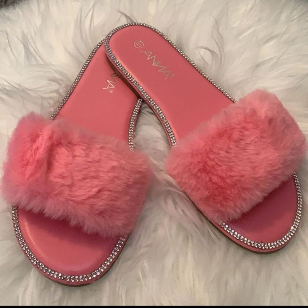 Pink Furry Sandals😻